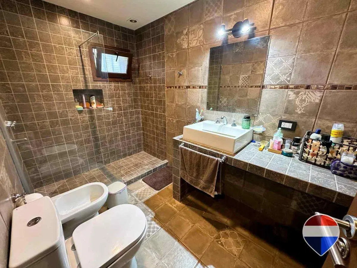CASA EN VENTA 4 AMBIENTES EN ALEJANDRO KORN 2