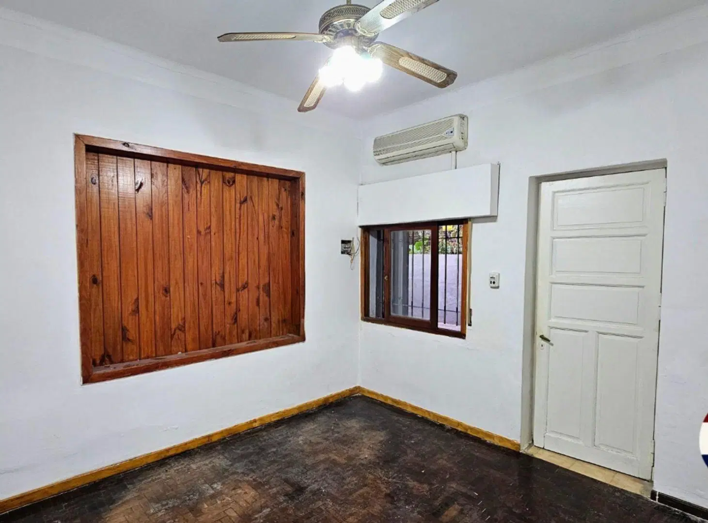 CASA 4 AMBIENTES EN VENTA EN LOMAS CON LOCAL 2