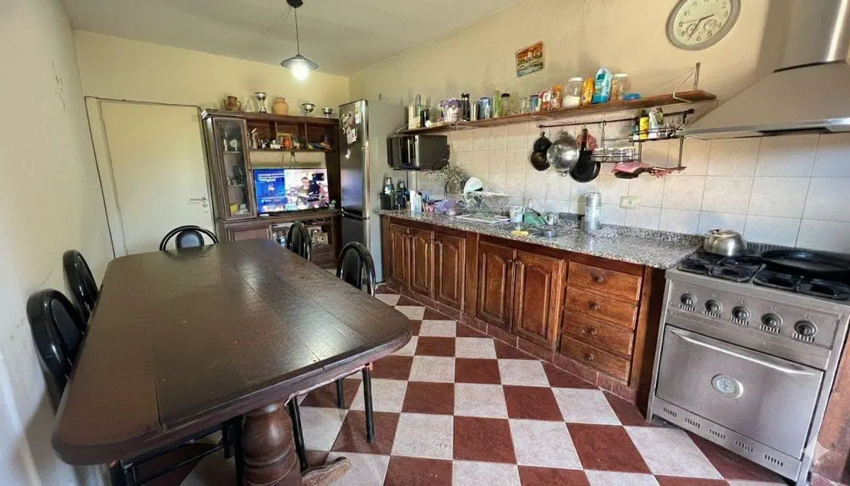 CASA 7 AMBIENTES EN VENTA MONTE GRANDE GRAN LOTE 3
