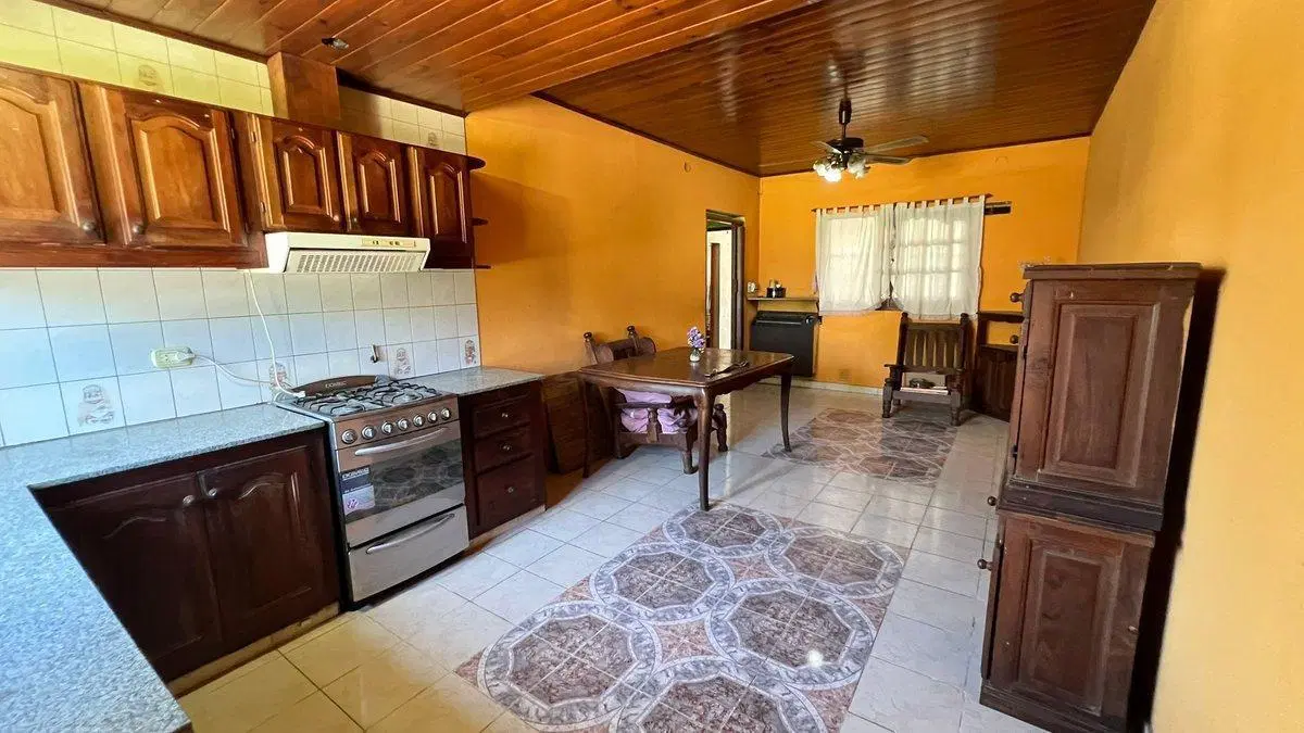 CASA 7 AMBIENTES EN VENTA MONTE GRANDE GRAN LOTE 8