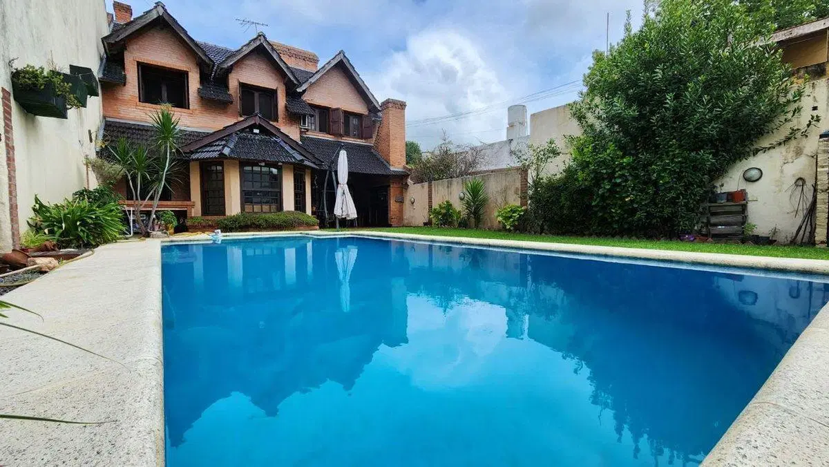 CASA 5 AMBIENTES EN VENTA HAEDO MORON CHALET 4