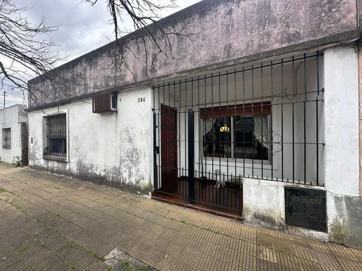 VENTA CASA  3 AMBIENTES MONTE GRANDE 5