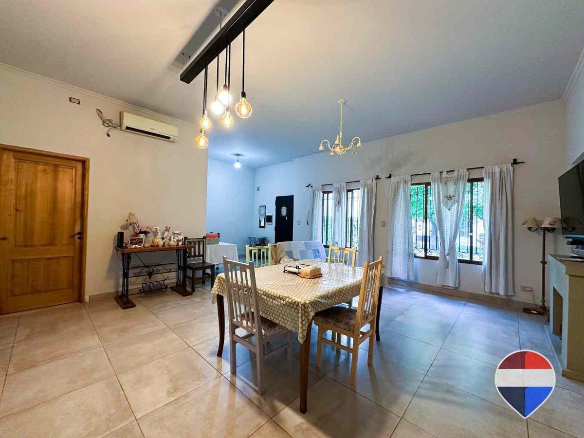 Foto de CASA 3 AMBIENTES ENVENTA LUIS GUILLON CON PILETA, imagen 2