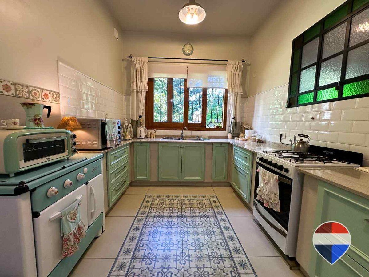 Foto de CASA 3 AMBIENTES ENVENTA LUIS GUILLON CON PILETA, imagen 1