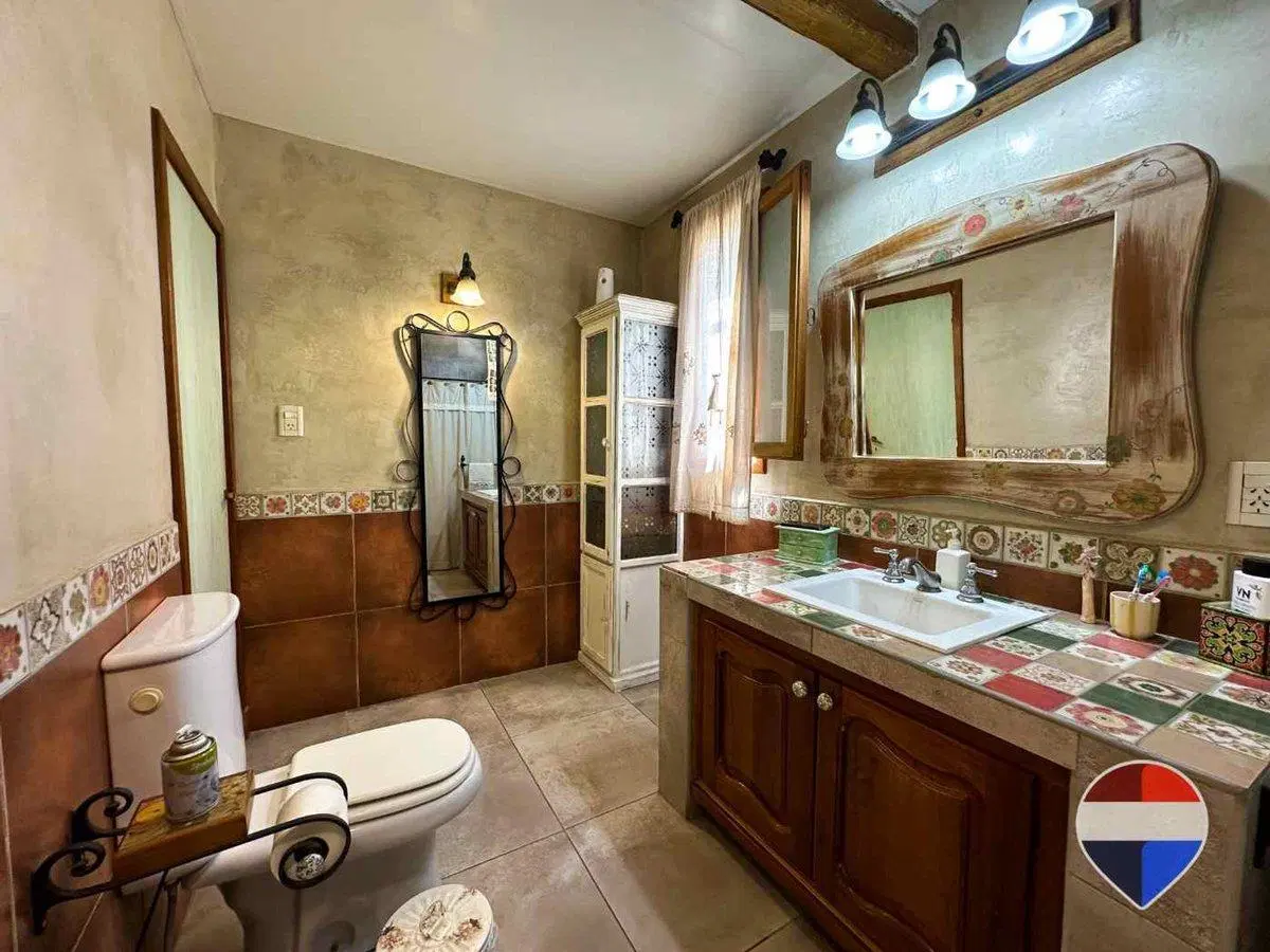 CASA 3 AMBIENTES  ENVENTA LUIS GUILLON CON PILETA 5