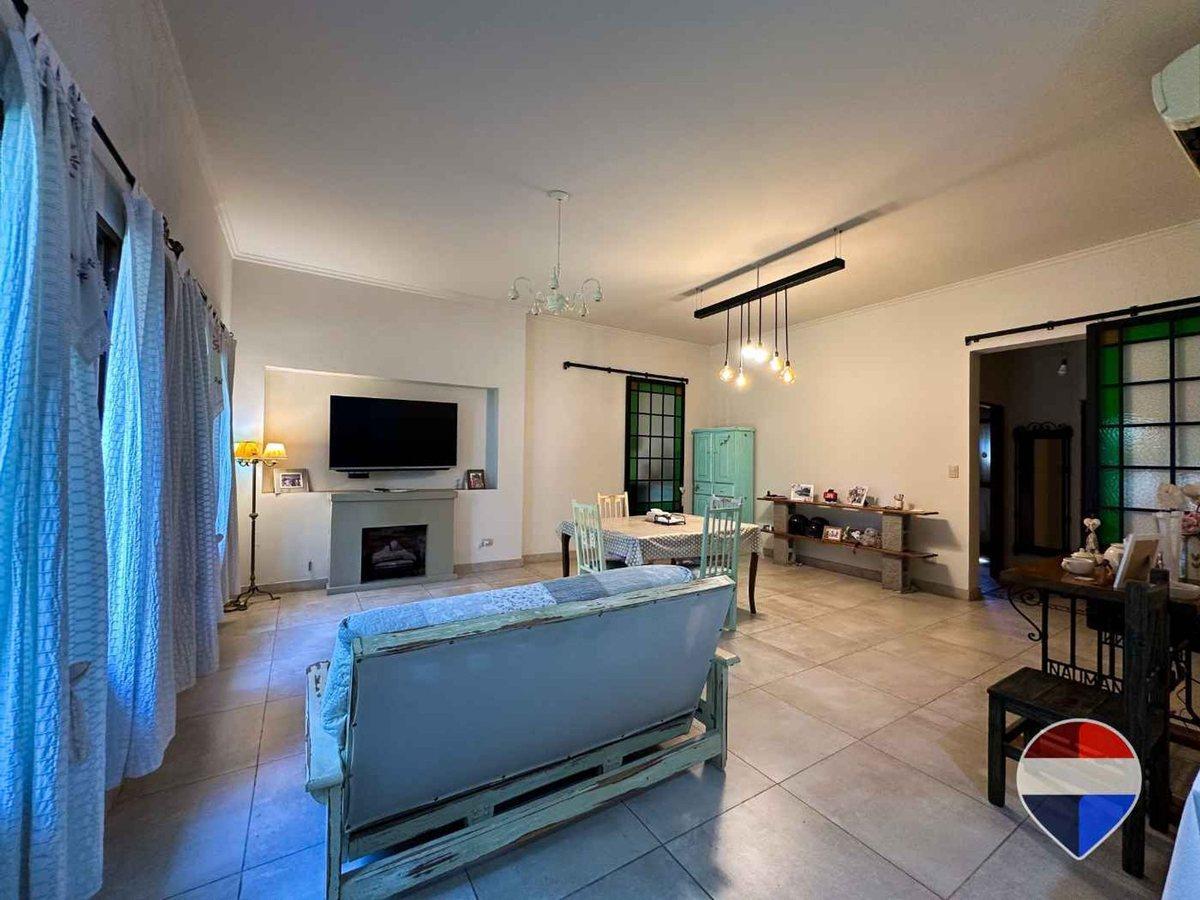 Foto de CASA 3 AMBIENTES ENVENTA LUIS GUILLON CON PILETA, imagen 4