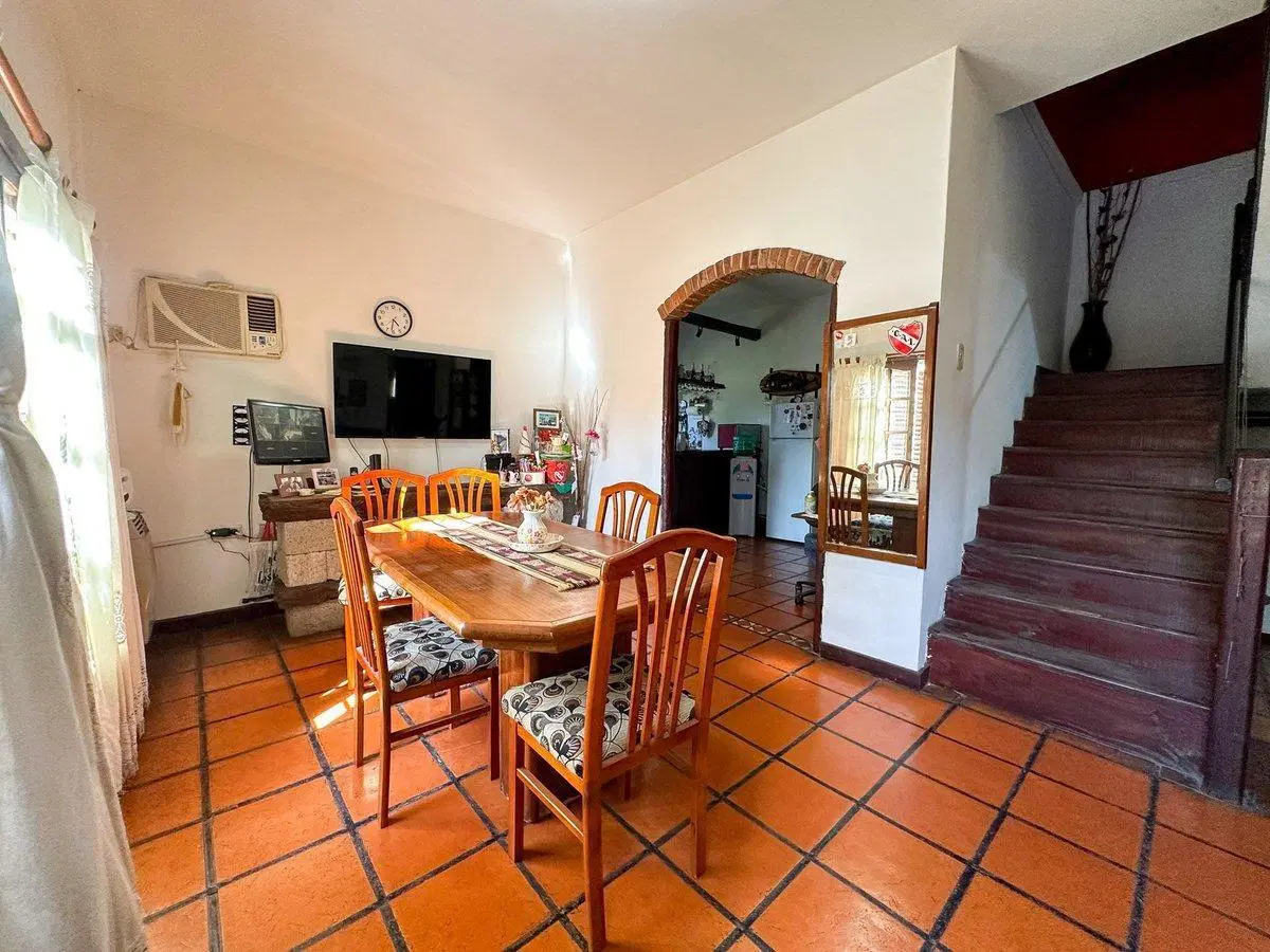 CASA 5 AMBIENTES EN VENTA LUIS GUILLON CON PILETA 4