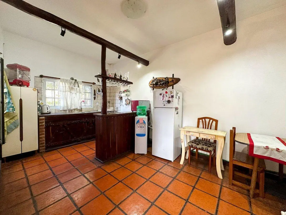 CASA 5 AMBIENTES EN VENTA LUIS GUILLON CON PILETA 2