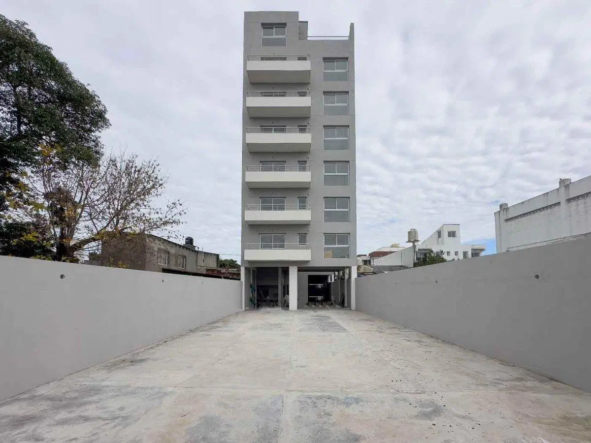 DEPARTAMENTO EN ALQUILER DE 3 AMBIENTES EN EZEIZA 3