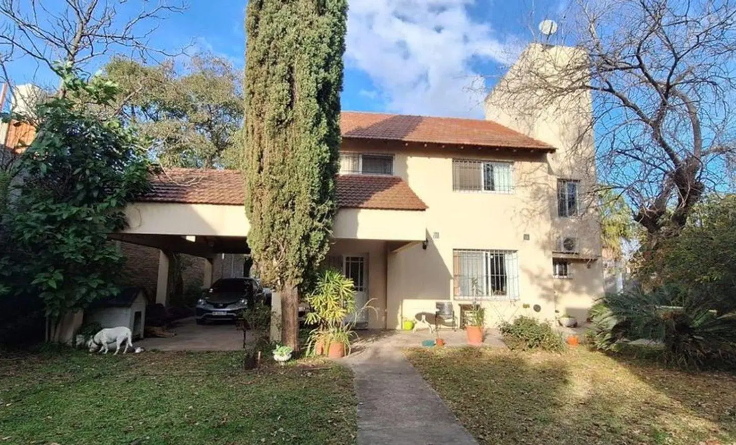 CASA EN VENTA 9 DE ABRIL 5 AMBIENTES CON PILETA 2