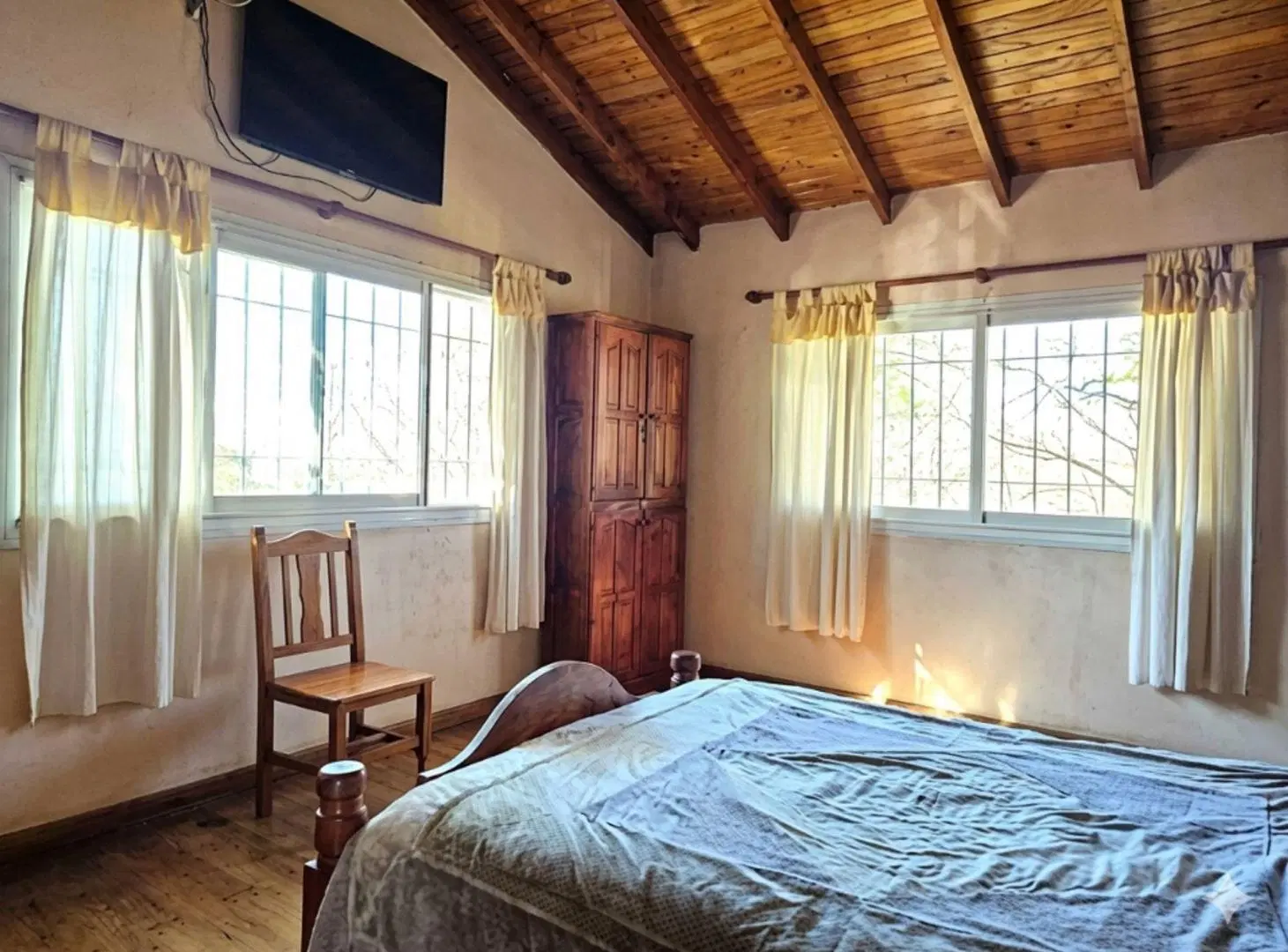 CASA EN VENTA 9 DE ABRIL 5 AMBIENTES CON PILETA 3