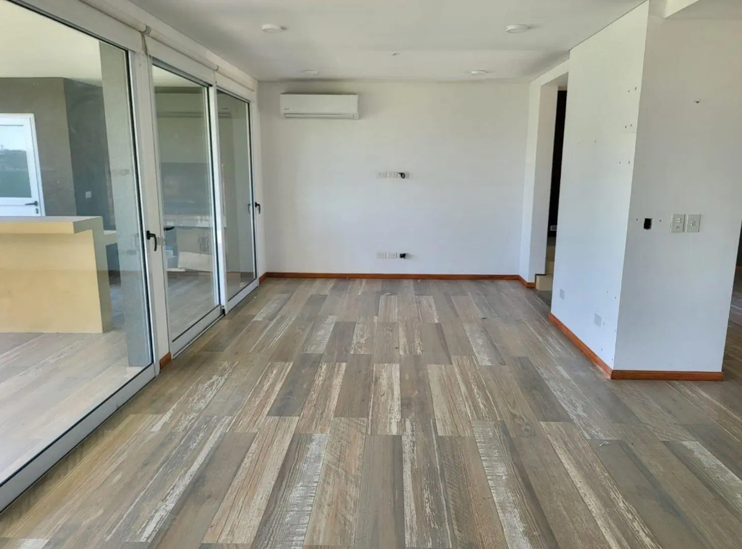 CASA 5 AMBIENTES EN ALQUILER EN TERRALAGOS 5