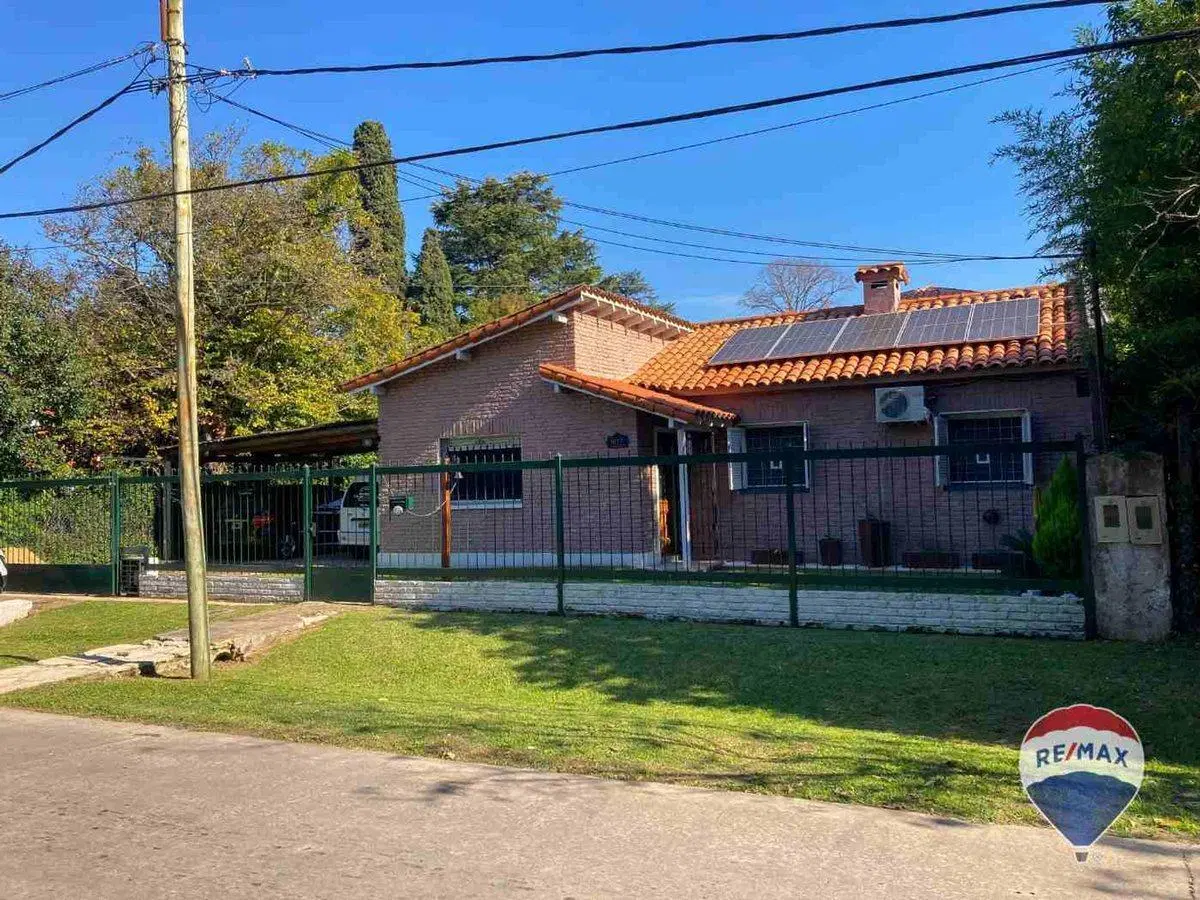 CASA 5 AMBIENTES EN VENTA EN EL TRÉBOL CON PILETA 3