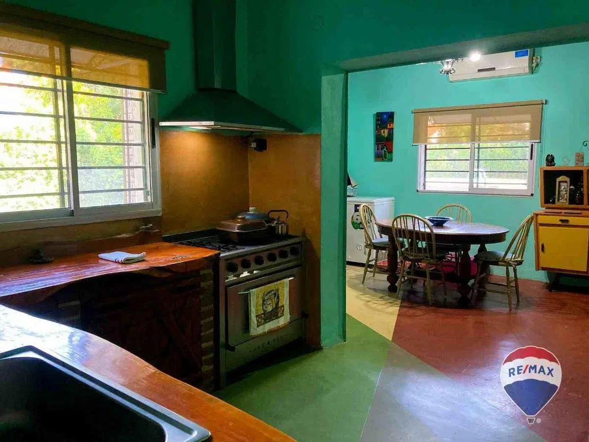 CASA 5 AMBIENTES EN VENTA EN EL TRÉBOL CON PILETA 4