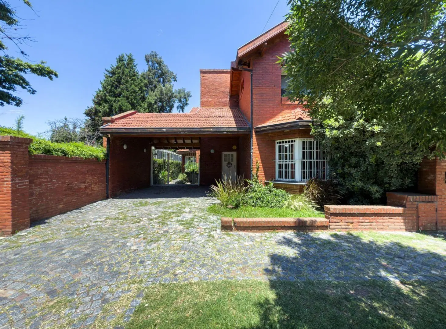 CASA 4 AMBIENTES EN VENTA EN BURZACO APTO CREDITO 2
