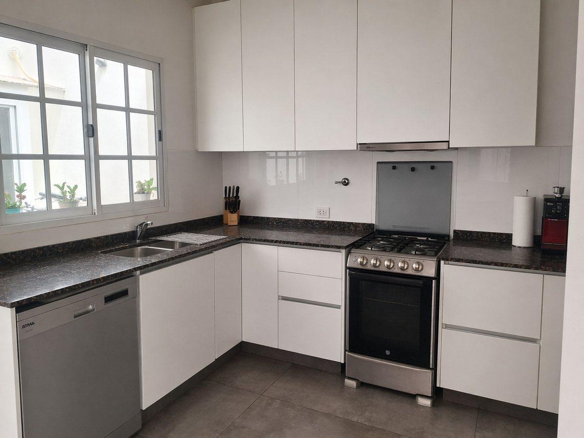 Foto de CASA 7 AMBIENTES EN VENTA CON PILETA PARQUE CHAS, imagen 3