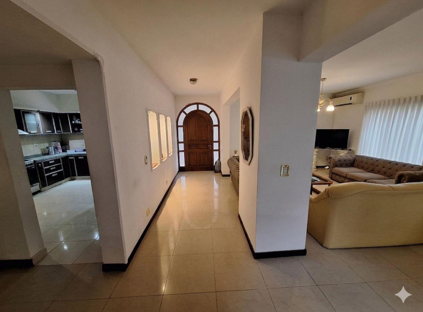 Foto de CASA 6 AMBIENTES EN VENTA EN BARRIO EL LAUQUEN, imagen 3