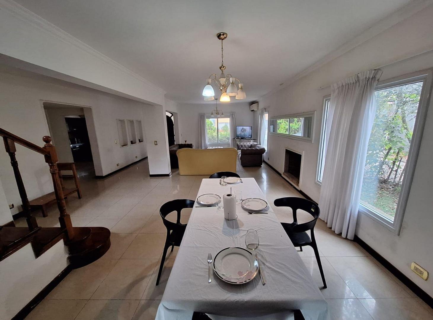 Foto de CASA 6 AMBIENTES EN VENTA EN BARRIO EL LAUQUEN, imagen 1