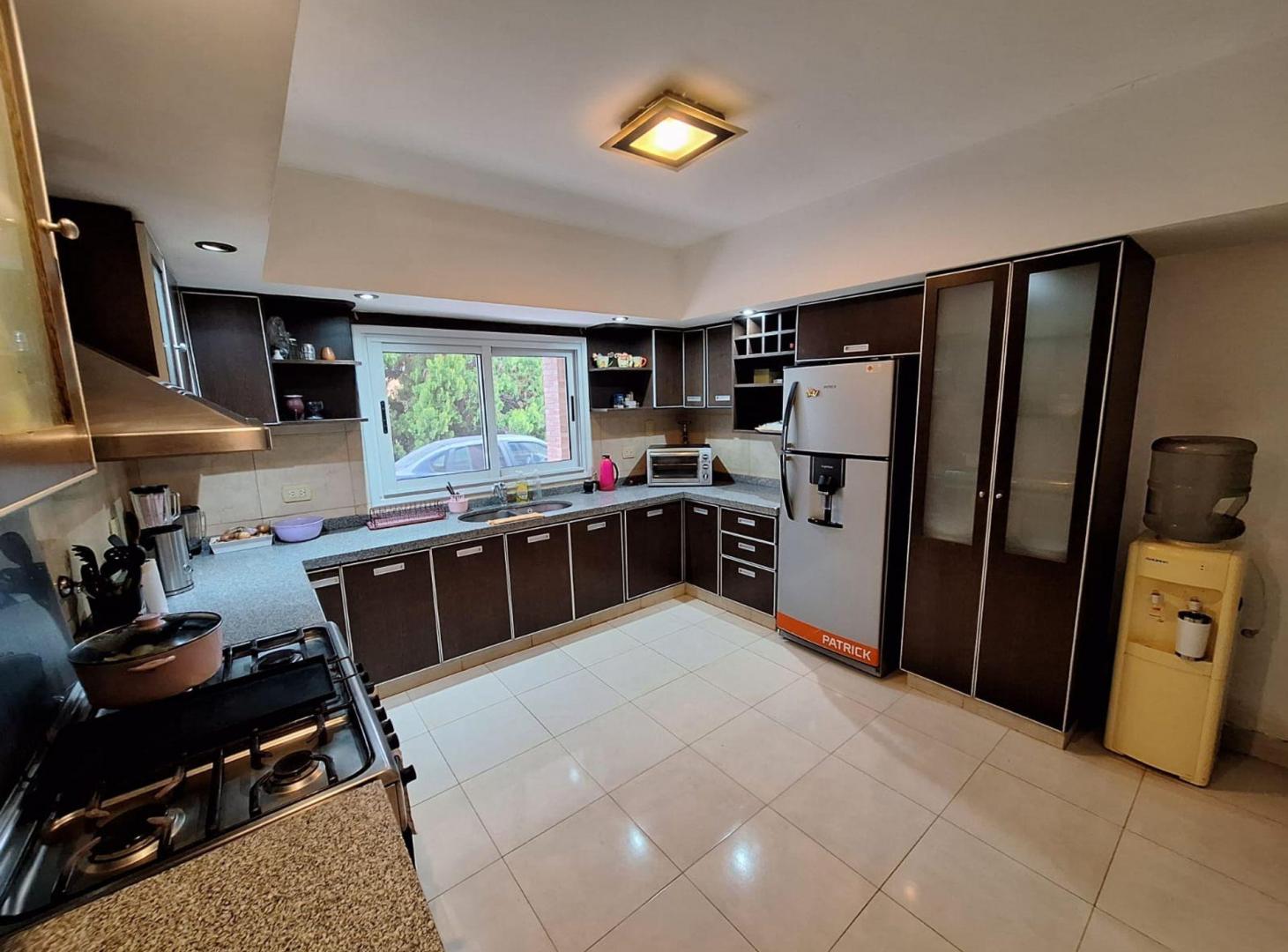 Foto de CASA 6 AMBIENTES EN VENTA EN BARRIO EL LAUQUEN, imagen 5