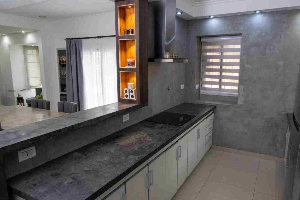 Foto de CASA CON PILETA 6 AMBIENTES EN VENTA MONTE GRANDE, imagen 1