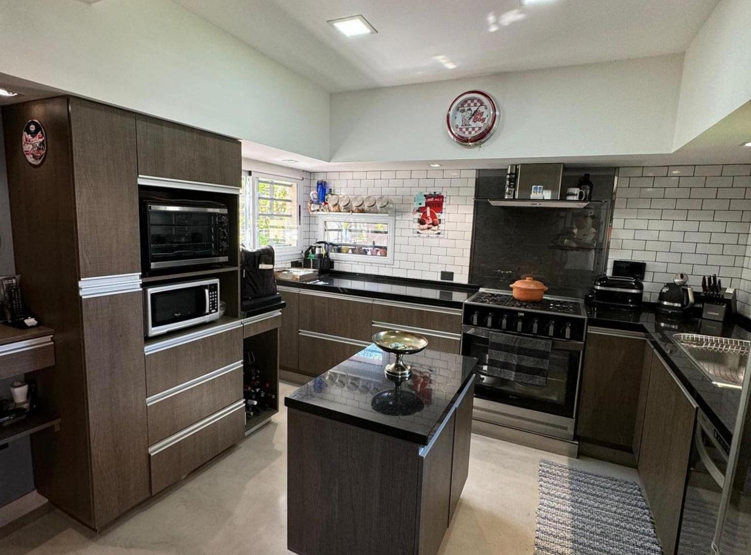 Foto de CASA EN VENTA DE 5 AMBIENTES EN LOMAS DE ZAMORA, imagen 1