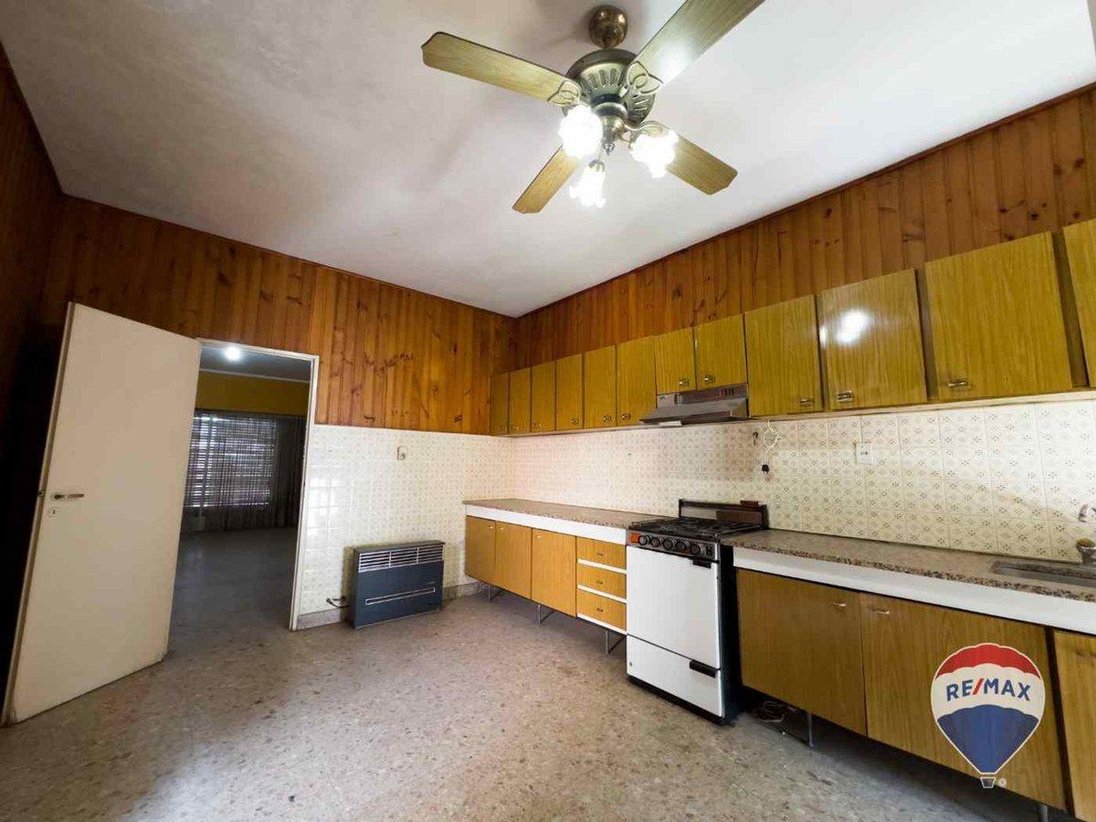 Foto de CASA 3 AMBIENTES EN VENTA MONTE GRANDE CON LOCALES, imagen 3