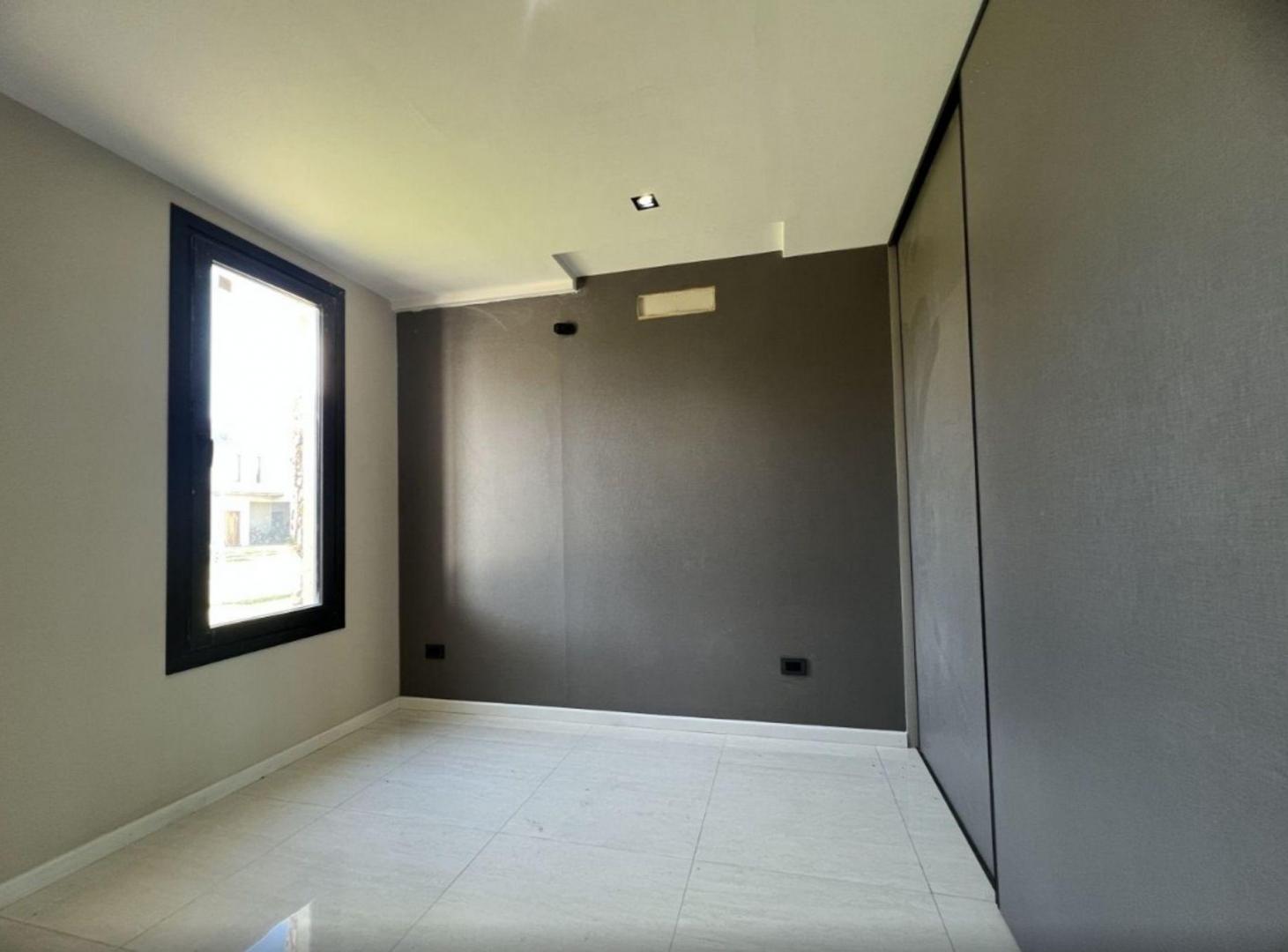 Foto de CASA 6 AMBIENTES EN VENTA EN TERRALAGOS, imagen 2