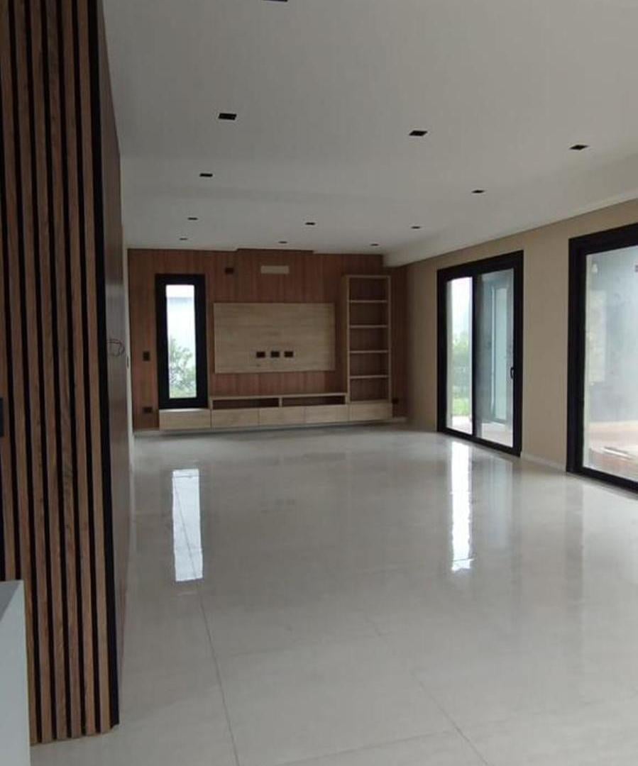 Foto de CASA 6 AMBIENTES EN VENTA EN TERRALAGOS, imagen 5
