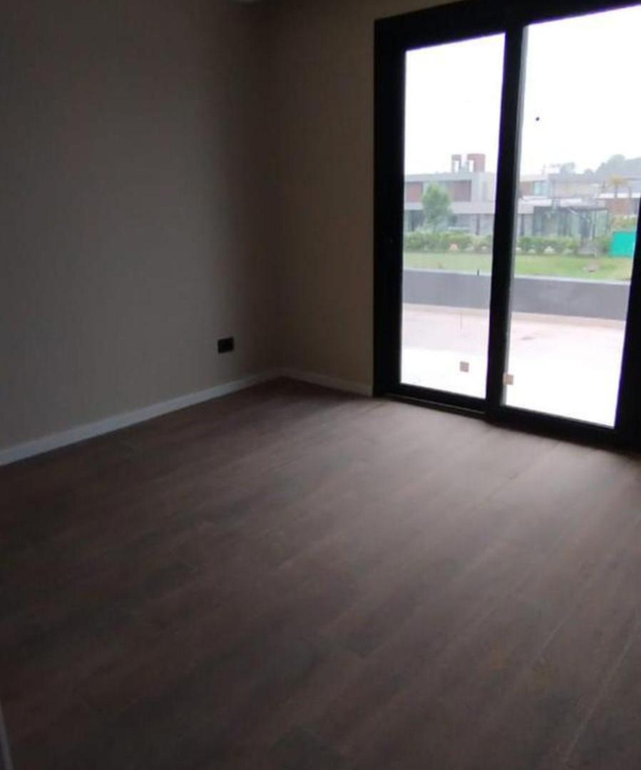 Foto de CASA 6 AMBIENTES EN VENTA EN TERRALAGOS, imagen 1