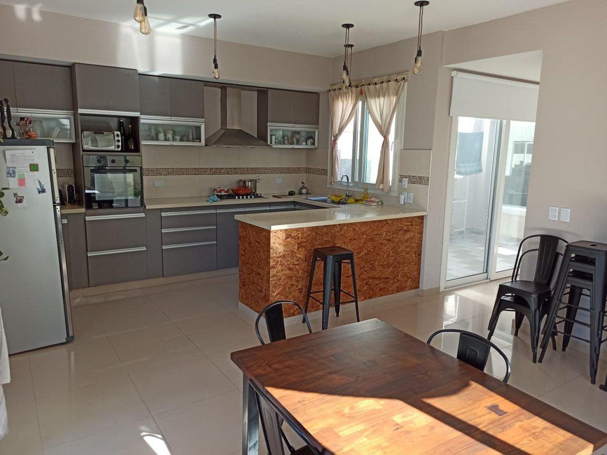 Foto de PH 4 AMBIENTES EN VENTA CON PISCINA Y QUINCHO, imagen 1