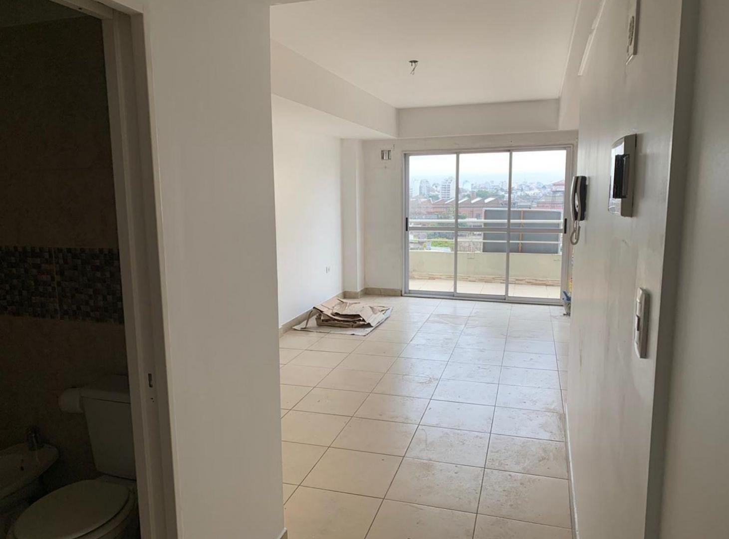 Foto de VENTA DEPARTAMENTO 2 AMBIENTES EN LINIERS, imagen 1