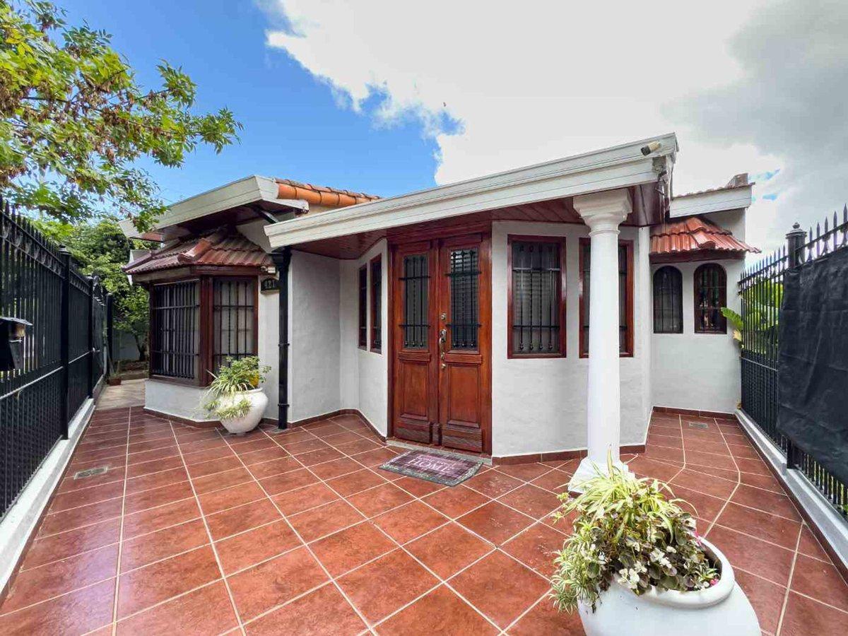 Foto de CASA 5 AMBIENTES EN VENTA EN GUERNICA, imagen 5