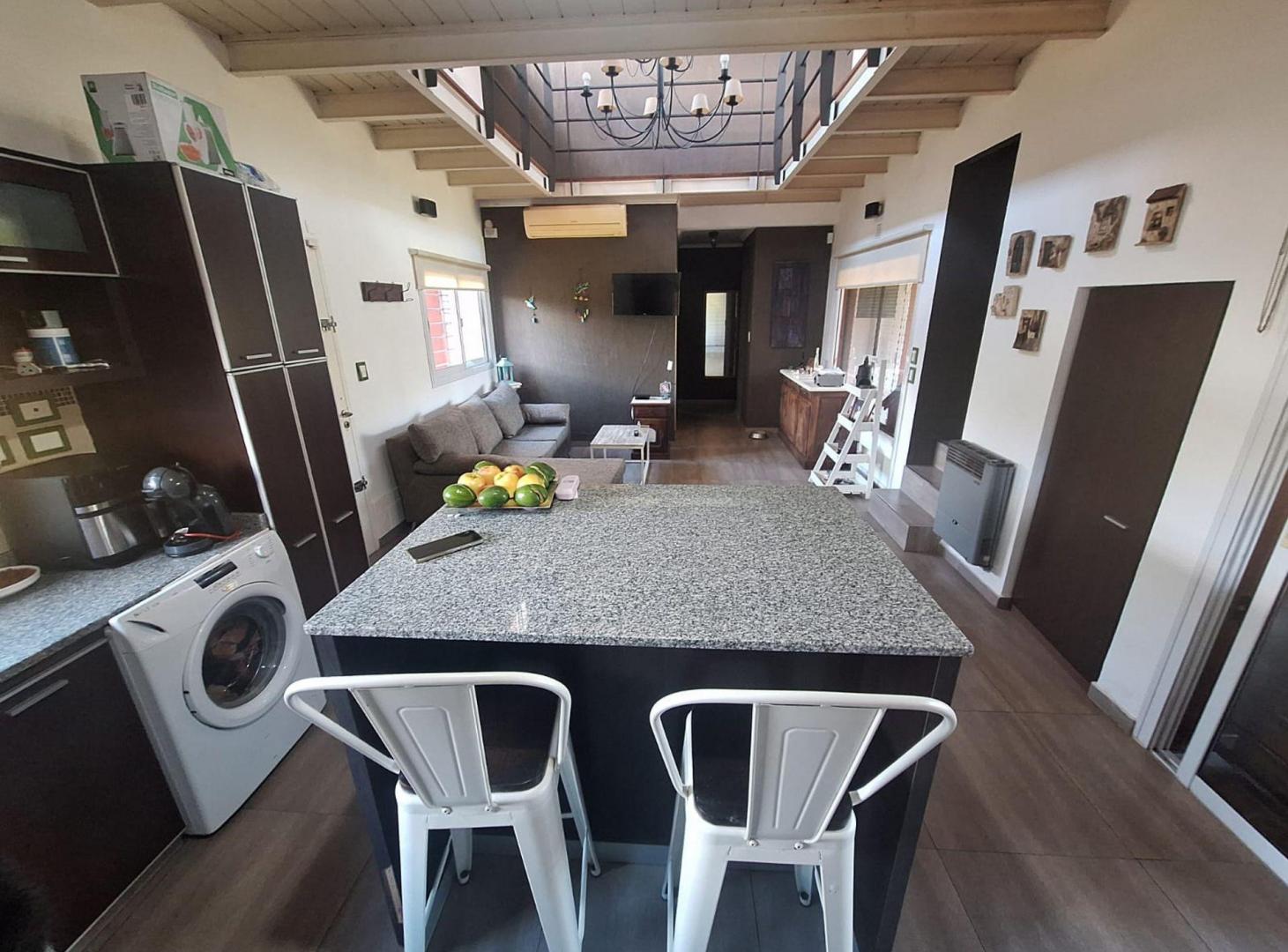 Foto de CASA 4 AMBIENTES EN VENTA BARRIO EL TREBOL PILETA, imagen 3