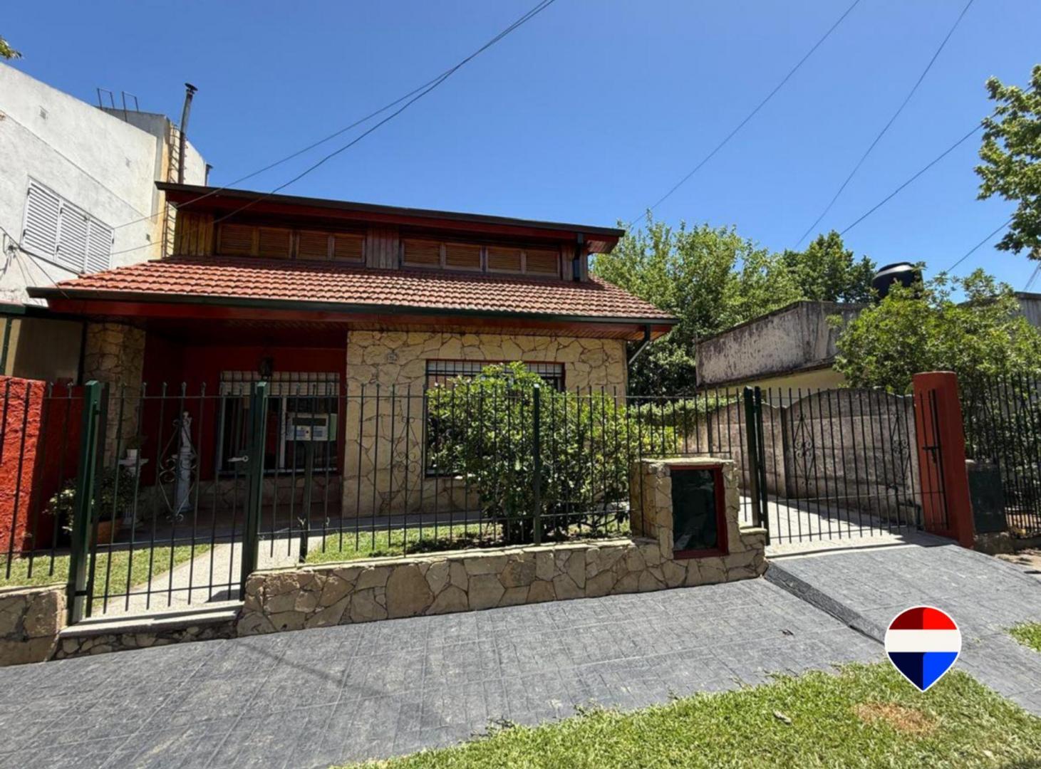 CASA 4 AMBIENTES EN VENTA EN EZEIZA CON COCHERA