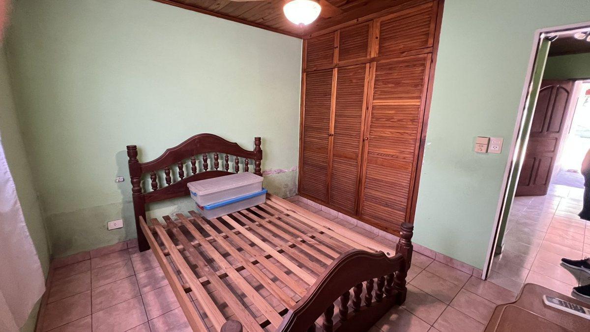 Foto de CASA 7 AMBIENTES EN VENTA MONTE GRANDE GRAN LOTE, imagen 4