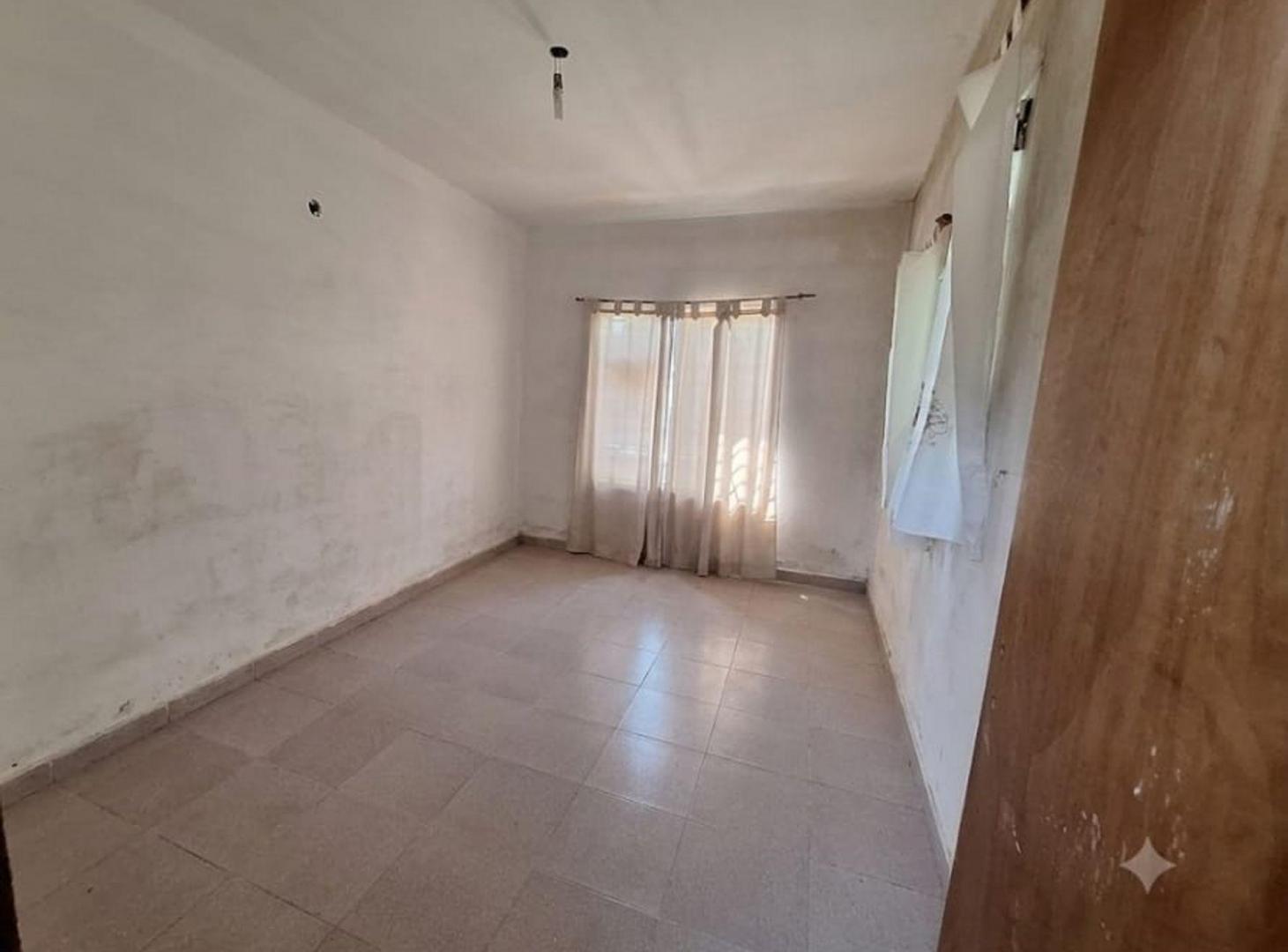 Foto de CASA 5 AMBIENTES EN VENTA EN MONTEGRANDE, PILETA, imagen 2