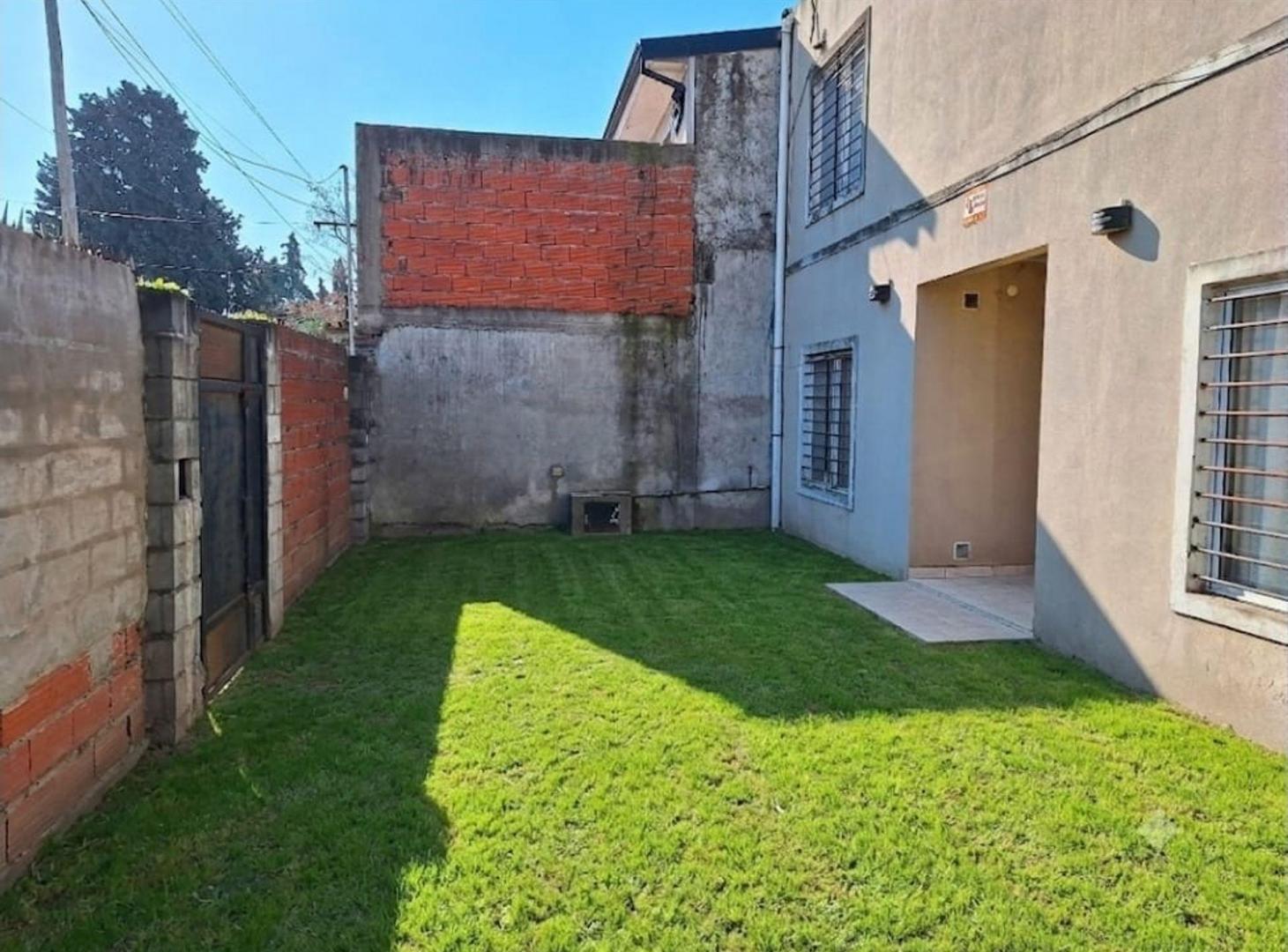 Foto de CASA 5 AMBIENTES EN VENTA EN MONTEGRANDE, PILETA, imagen 4