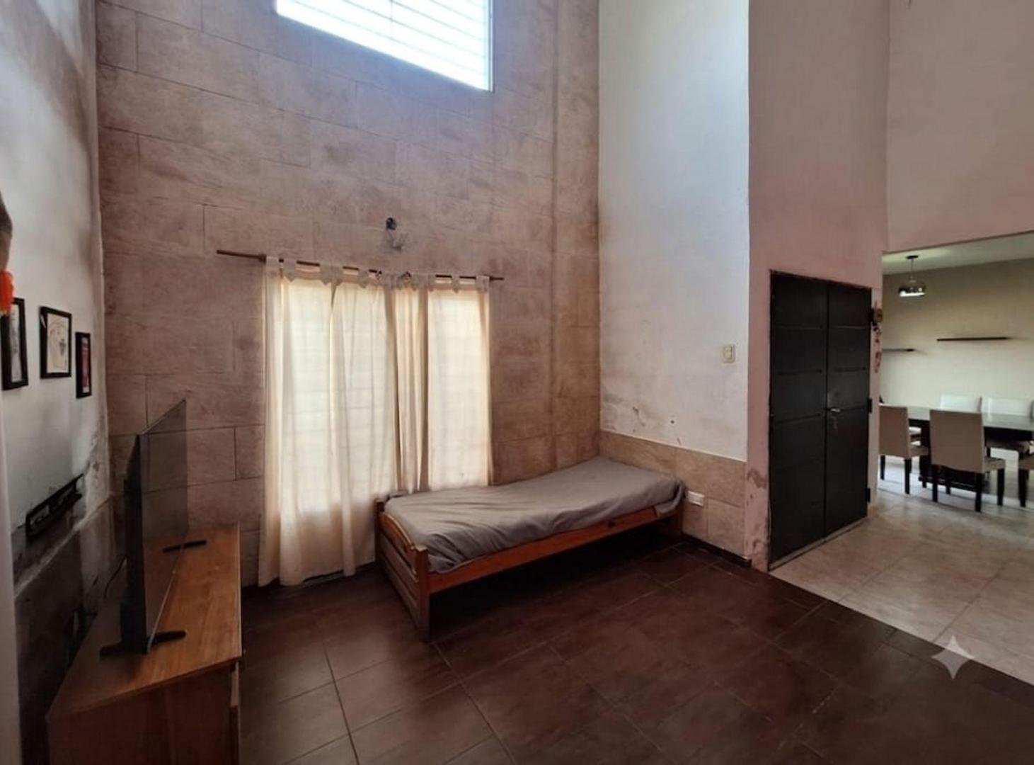 Foto de CASA 5 AMBIENTES EN VENTA EN MONTEGRANDE, PILETA, imagen 5
