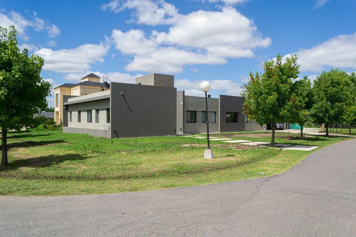Foto de CASA EN VENTA 5 AMBIENTES EN FINCAS DEL ALBA, imagen 2