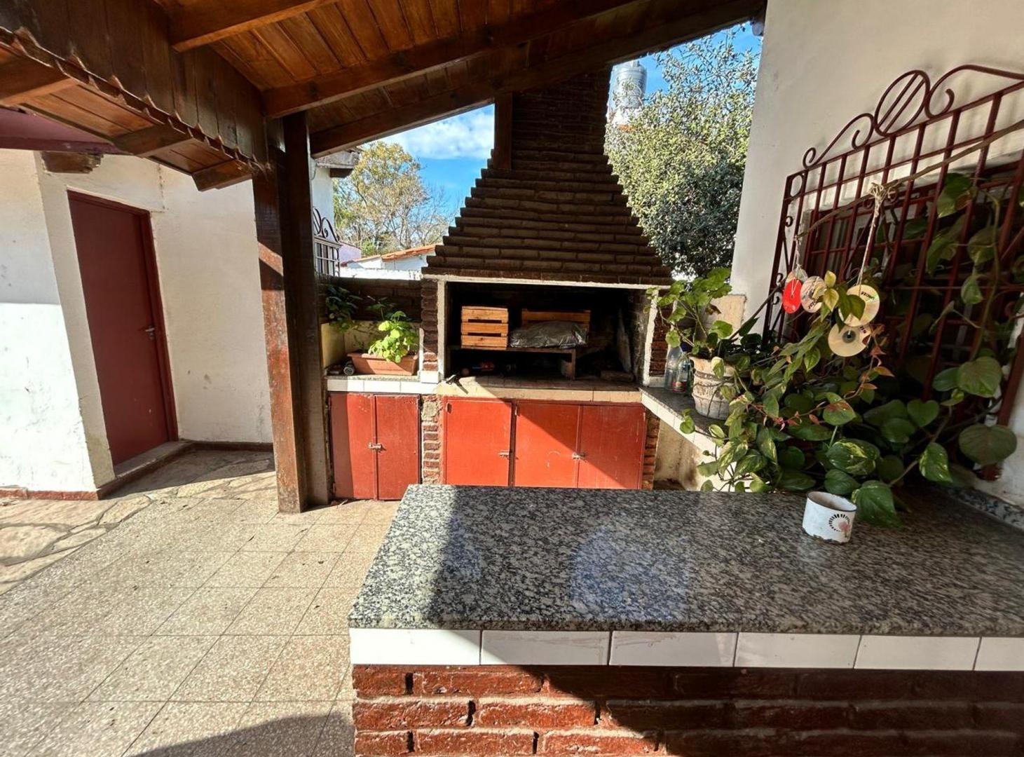 Foto de CASA QUINTA EN VENTA CON DEPARTAMENTO Y GALPON, imagen 4