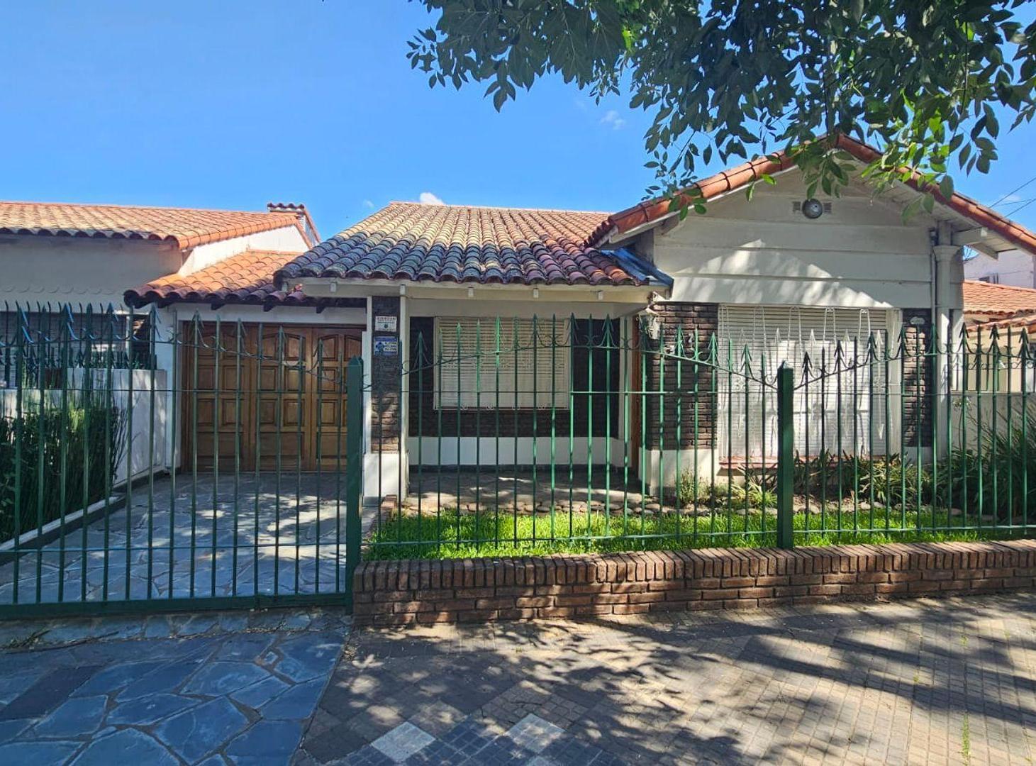 Foto de CASA 4 AMBIENTES EN VENTA MONTE GRANDE CENTRO, imagen 2