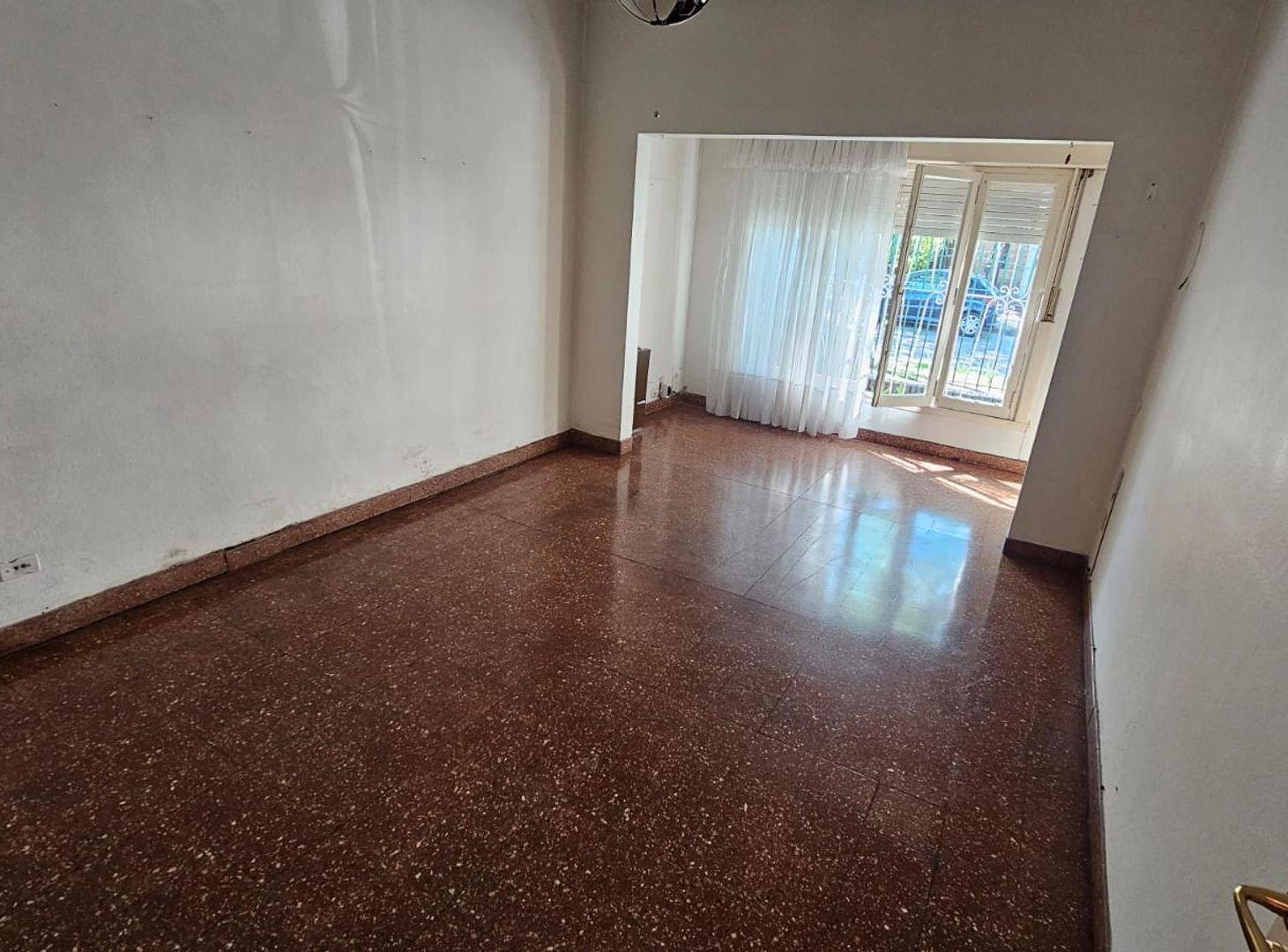 Foto de CASA 4 AMBIENTES EN VENTA MONTE GRANDE CENTRO, imagen 5