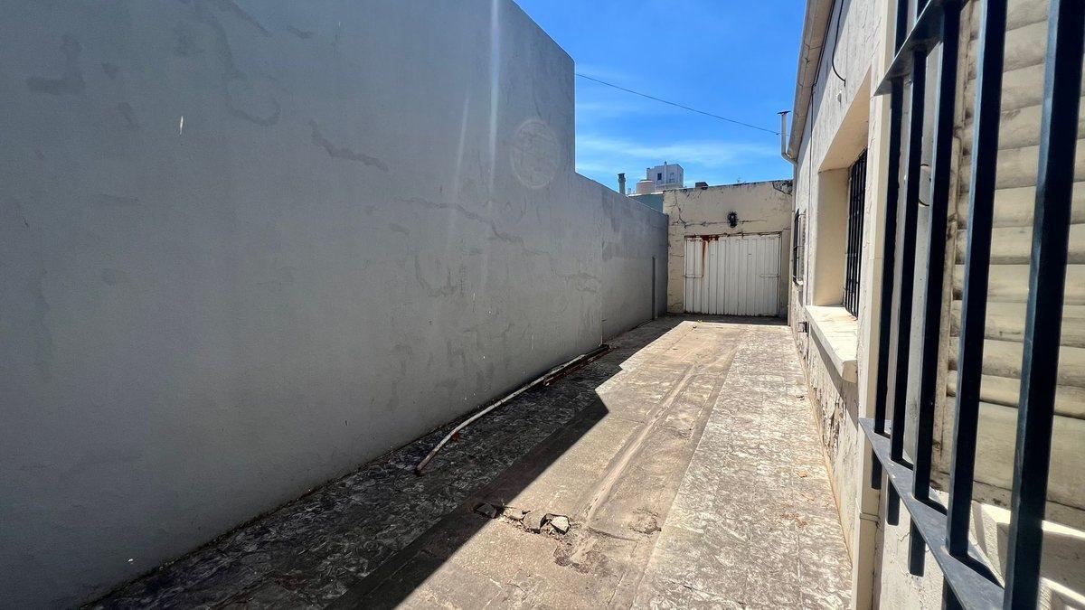 Foto de GRAN LOTE CON CASA 4 AMBIENTES MONTE GRANDE CENTRO, imagen 3