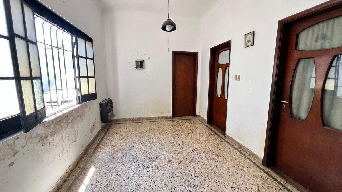Foto de GRAN LOTE CON CASA 4 AMBIENTES MONTE GRANDE CENTRO, imagen 4