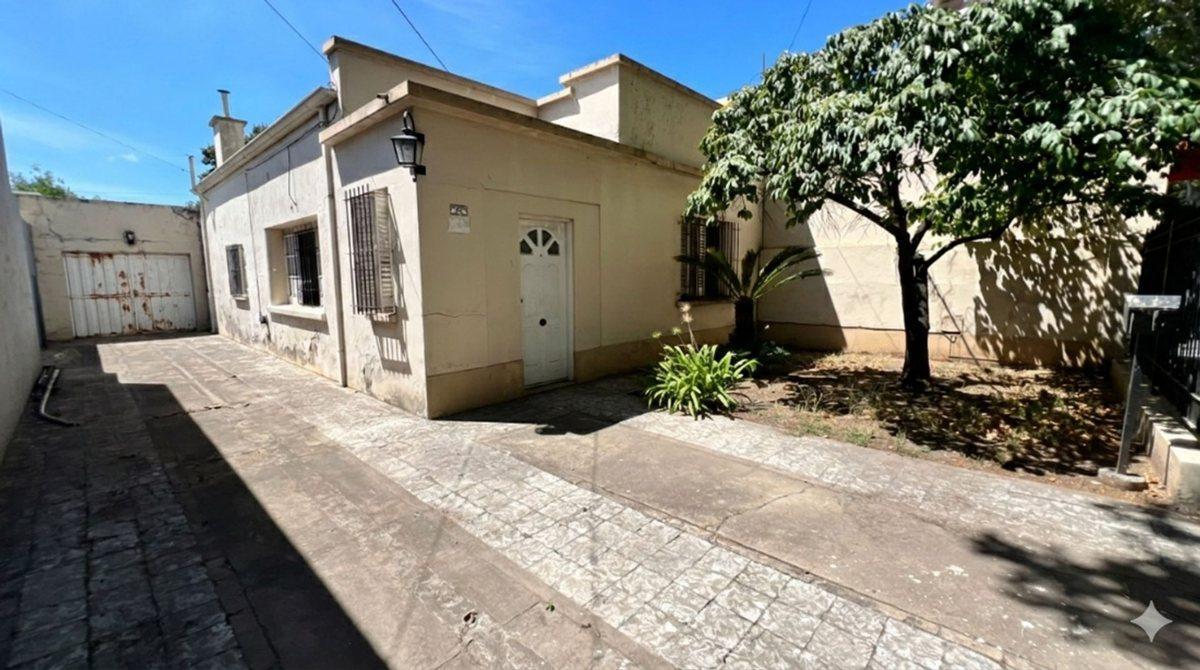 Foto de GRAN LOTE CON CASA 4 AMBIENTES MONTE GRANDE CENTRO, imagen 2