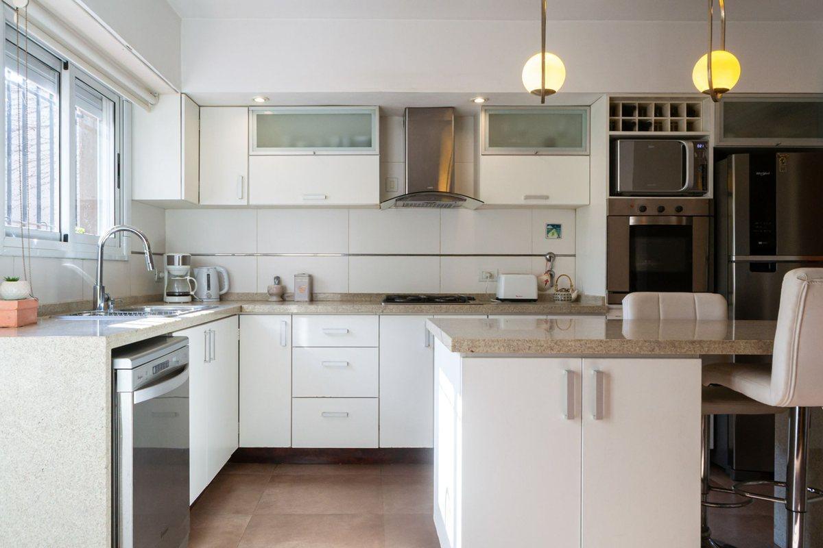 Foto de CASA EN VENTA 4 AMBIENTES EN LLAVALLOL CON QUINCHO, imagen 2