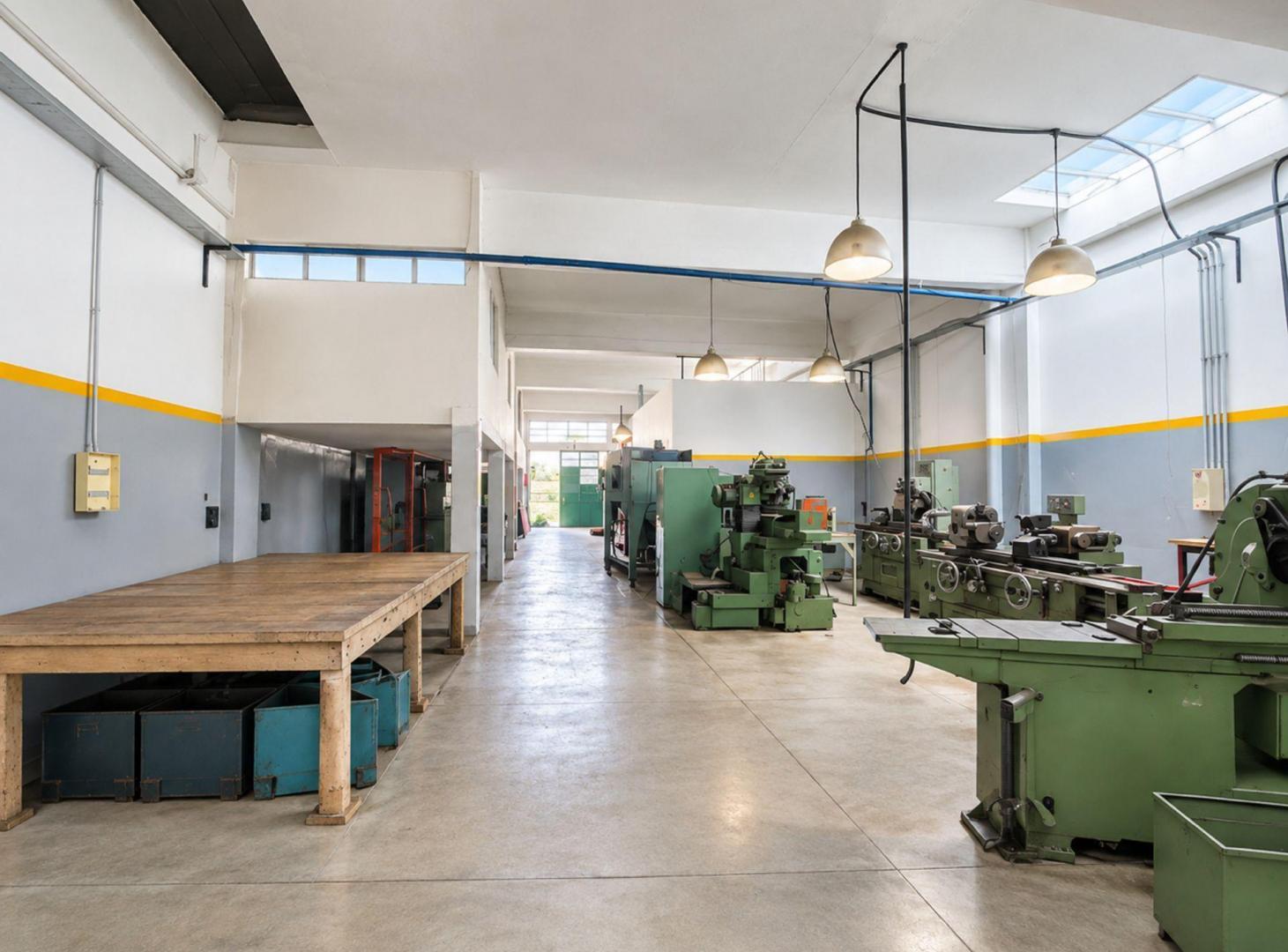 Foto de GALPON INDUSTRIAL+PH 4 AMB EN VENTA EN HAEDO, imagen 4