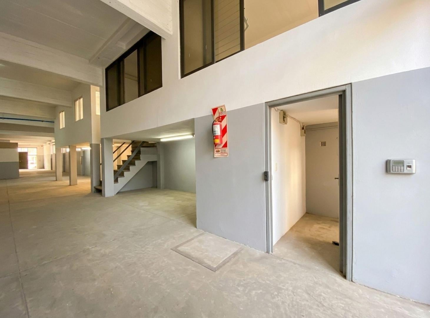 Foto de GALPON INDUSTRIAL+PH 4 AMB EN VENTA EN HAEDO, imagen 3