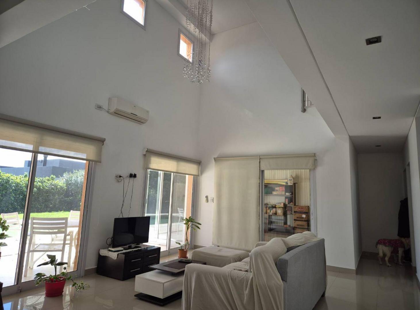 Foto de CASA EN VENTA 5 AMBIENTES BARRIO LOS TALAS EZEIZA, imagen 1