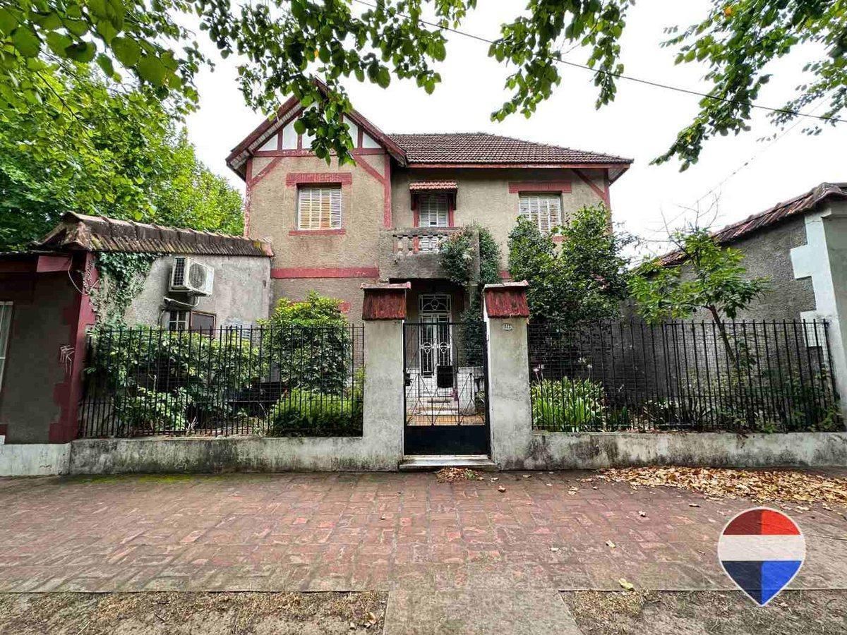 Foto de CASA y 3 LOCALES SOBRE 3 TERRENOS EN LAS HERAS, imagen 2